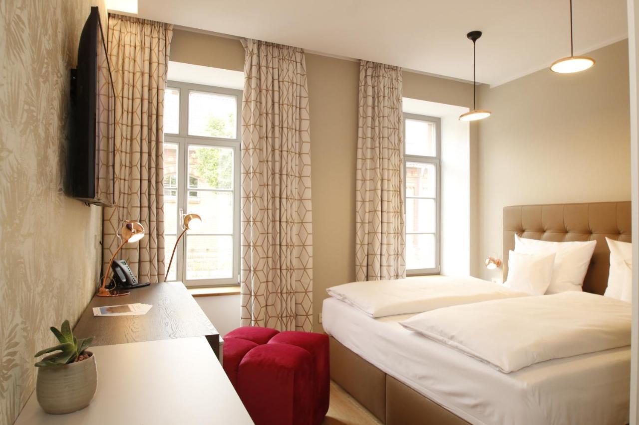 Amelie No 1 Hotel & Appartements Ландау Екстер'єр фото