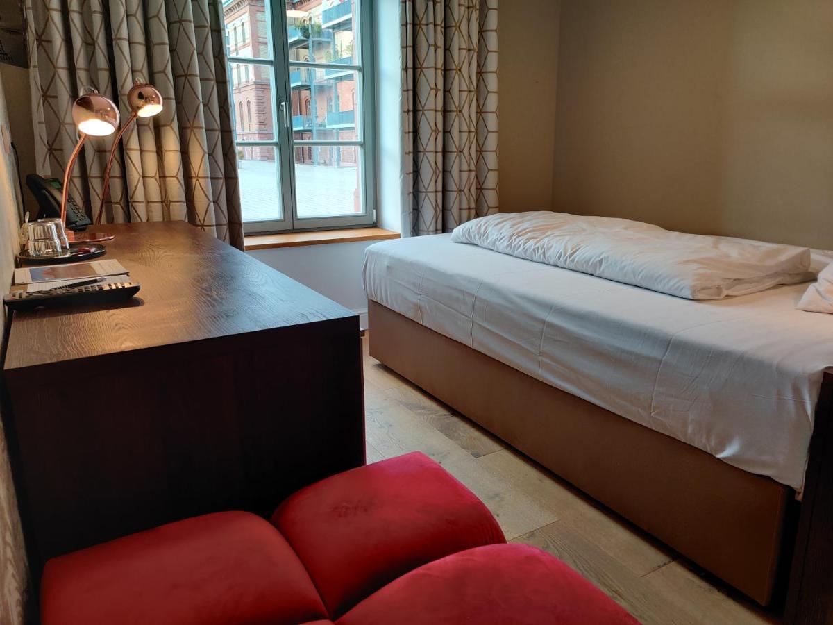 Amelie No 1 Hotel & Appartements Ландау Екстер'єр фото